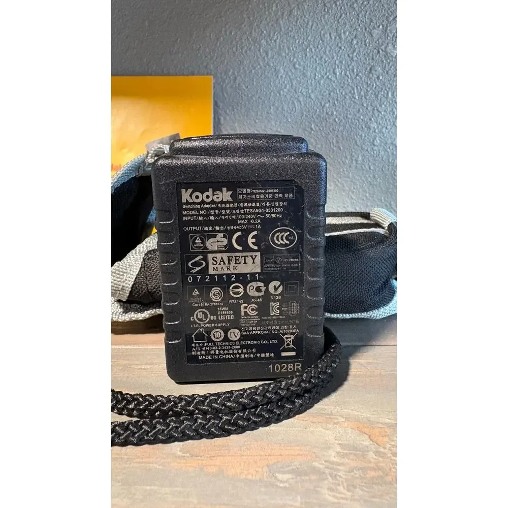 Kodak Zi8 pocket HD camera camcorder EIS digital photo/video